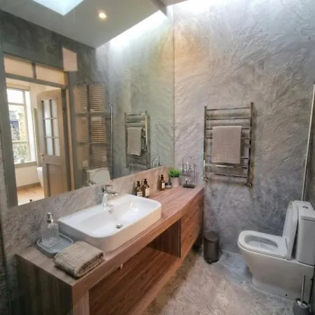 Elegant Two Story Penthouse In The Heart Of Апартаменти